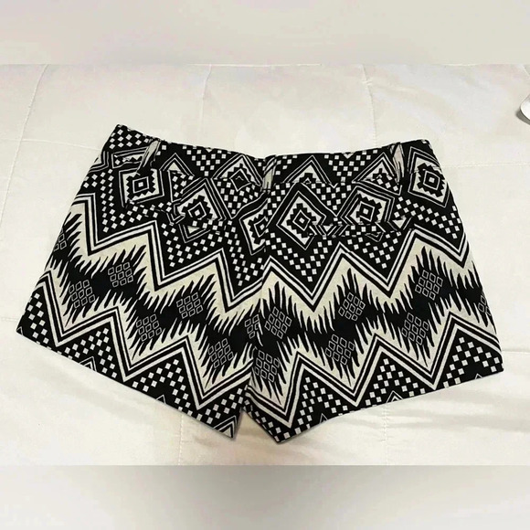 J Crew Shorts Black Beige Aztec Pattern NWT Women’s Size 4 Low Rise Cotton - Picture 10 of 10